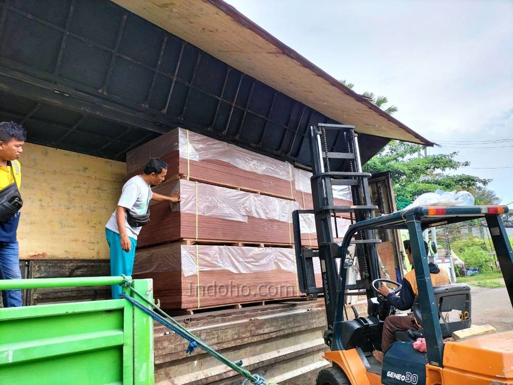 Triplek Phenolic Film Face Cirebon